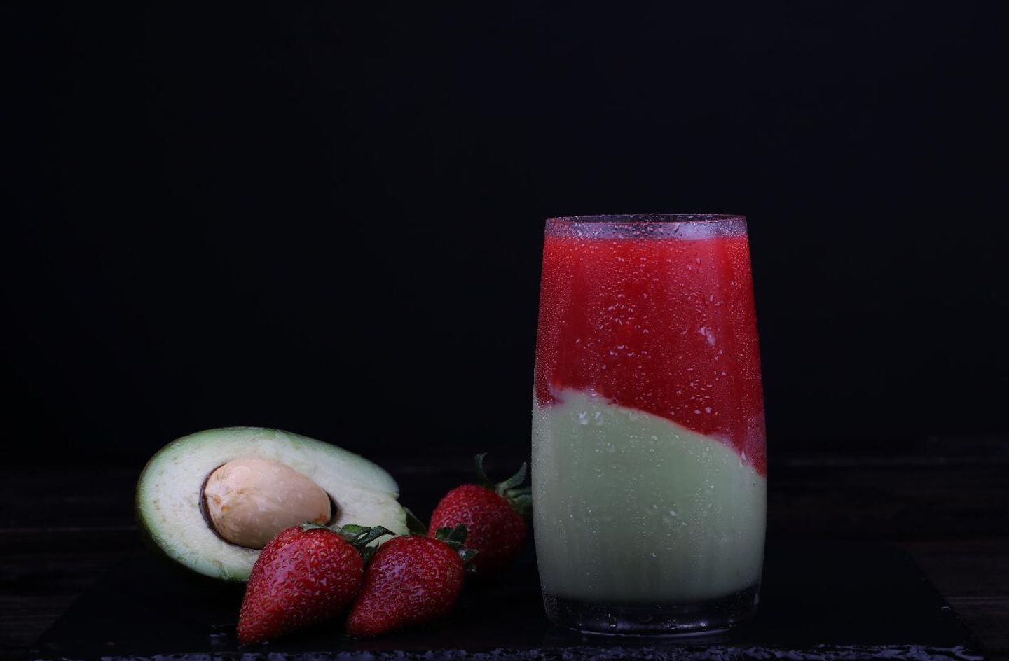 أفوكادو فراولة - وسط