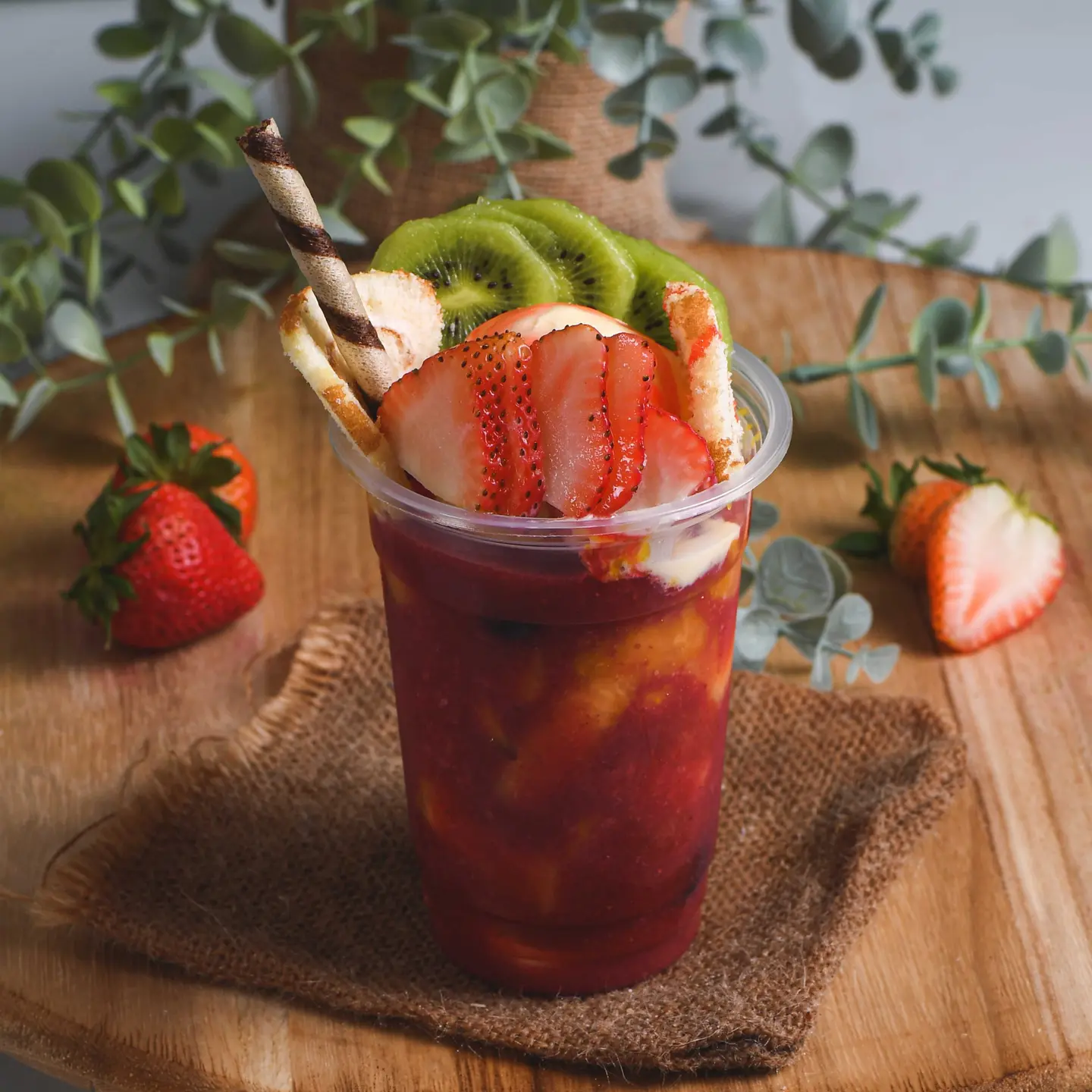 Fruit Pieces With Strawberry Juice - Medium Plate