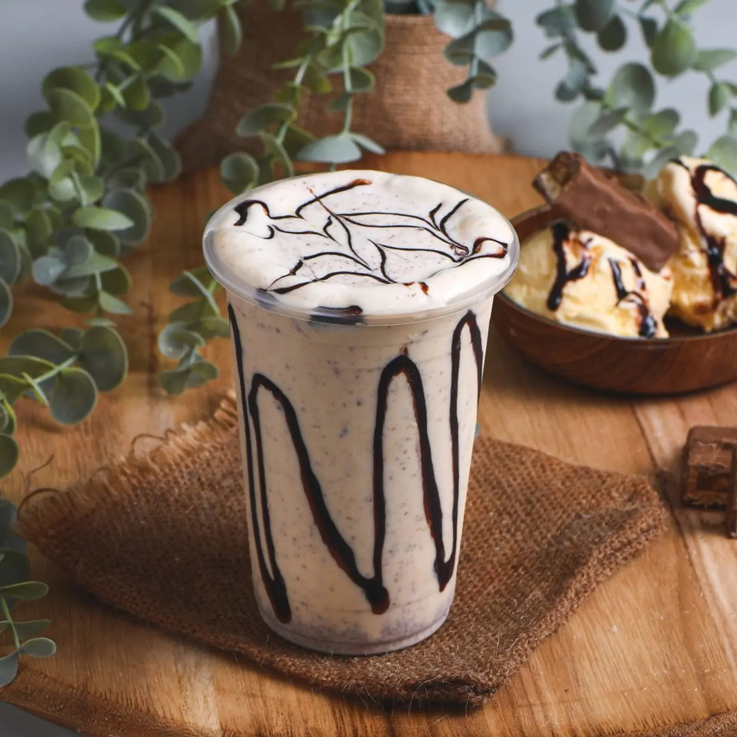 Snickers Milkshake - Large Cup