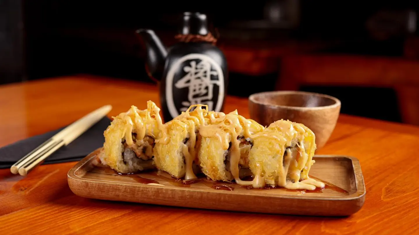 Pari Pari Salmon Cheese Roll  - Eight Pieces