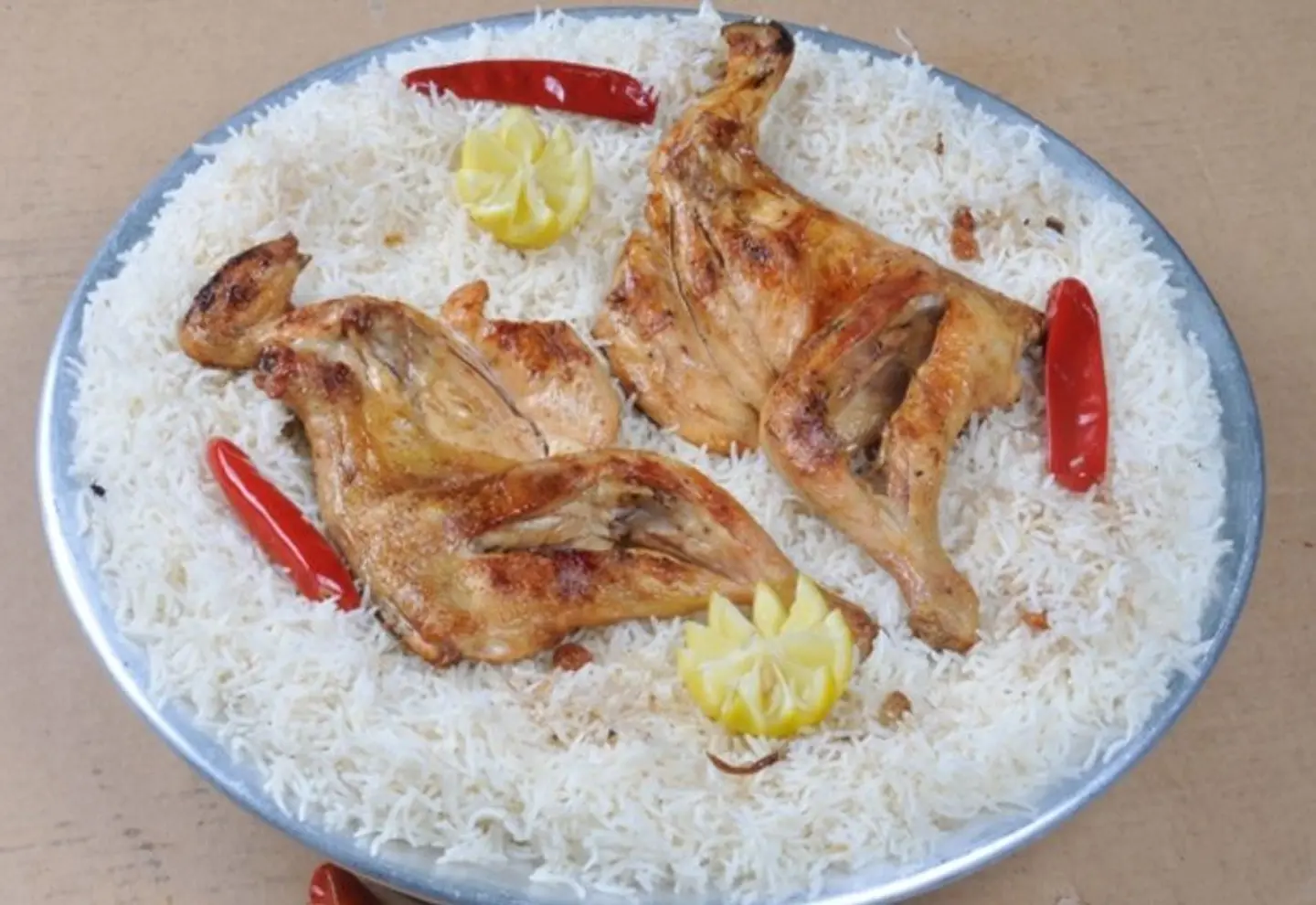 دجاج على الفحم مع رز - نص حبة دجاج