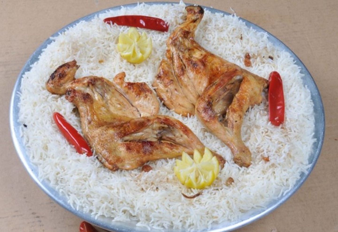 دجاج على الفحم مع رز - نص حبة دجاج
