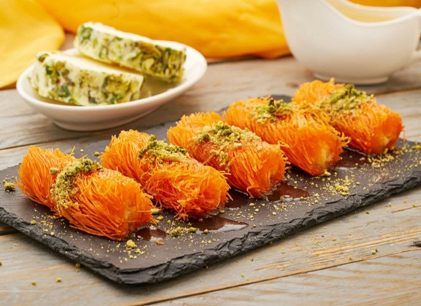 مبرومة بالقشطة - وسط