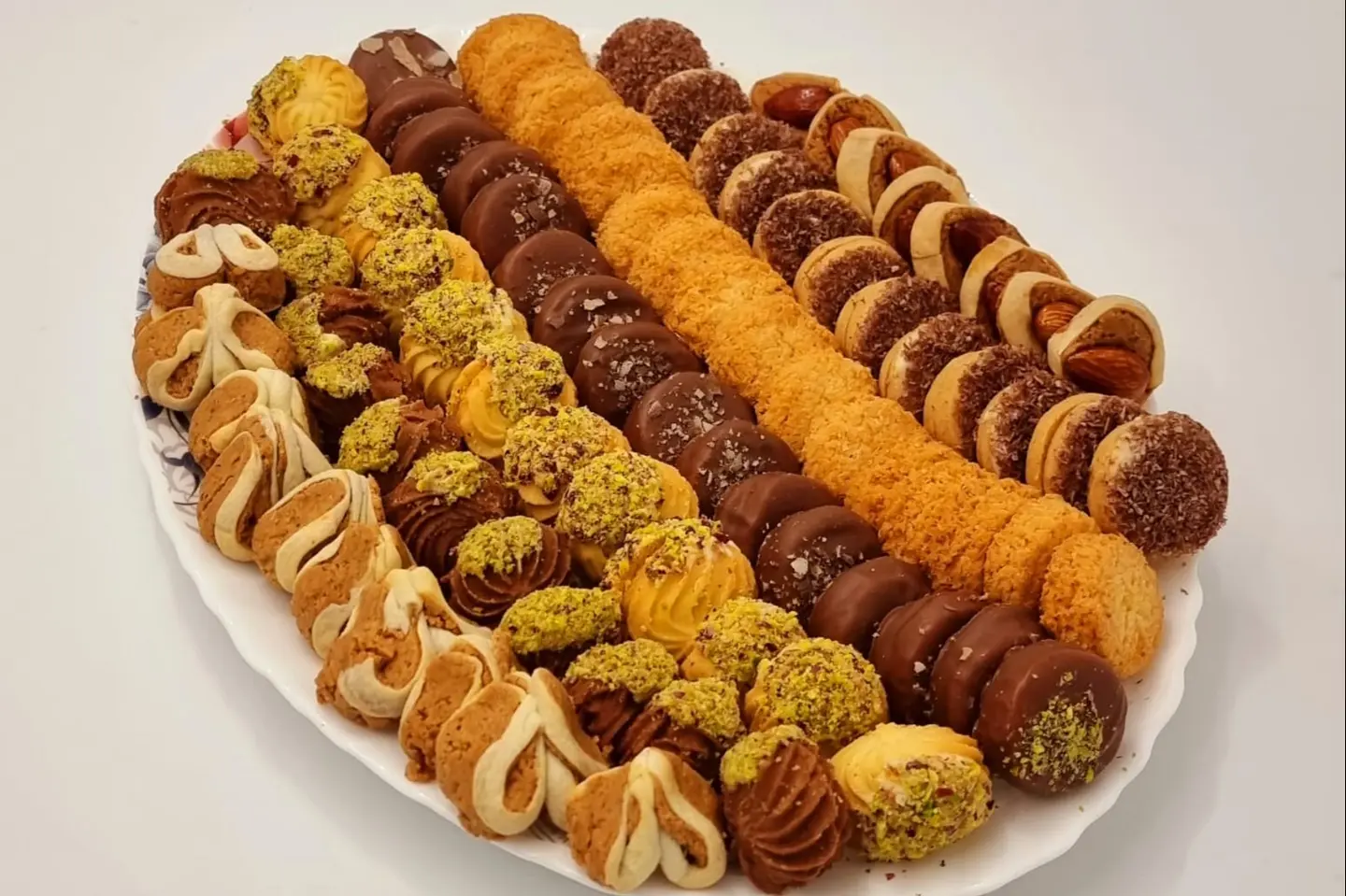 A Large Sweet Petit Four Dish - Large Sweet Petit Four Platter