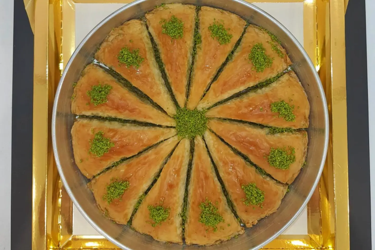 بقلاوة هاووش ديليم بحشوالفستق - قطعة واحدة - حجم صغيره