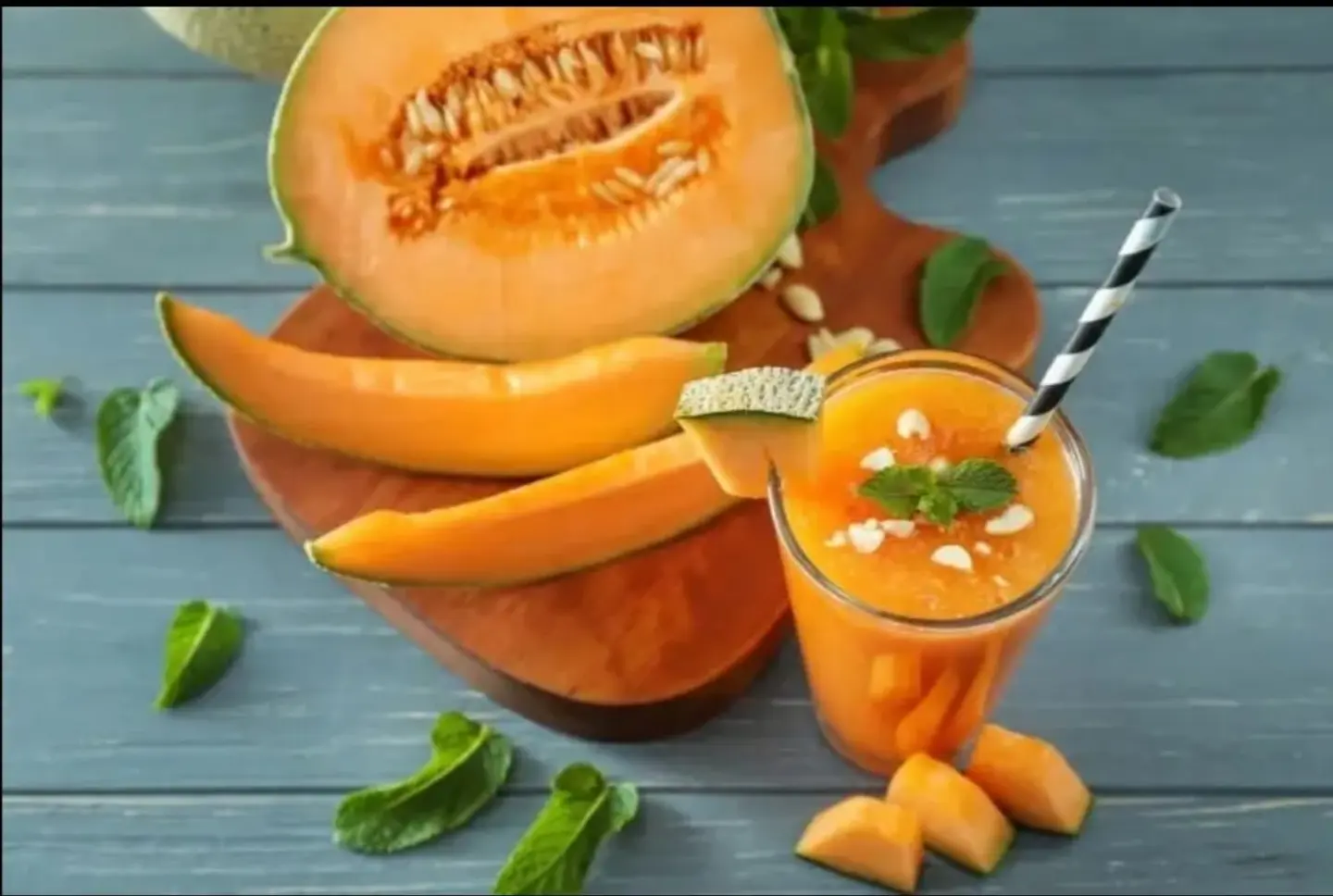 Melon Juice With Pieces - Medium