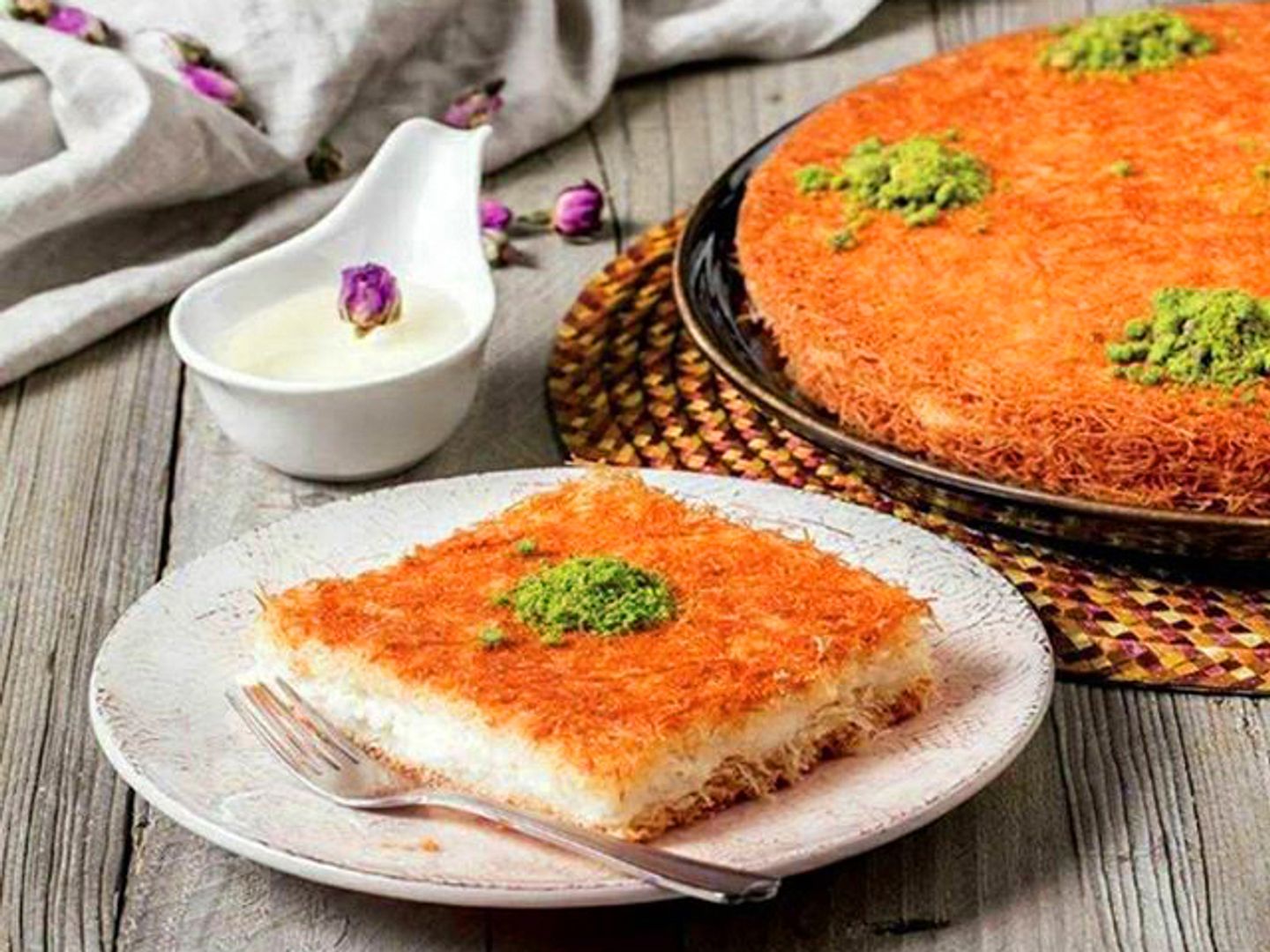 ست الكل بالقشطة  - وسط