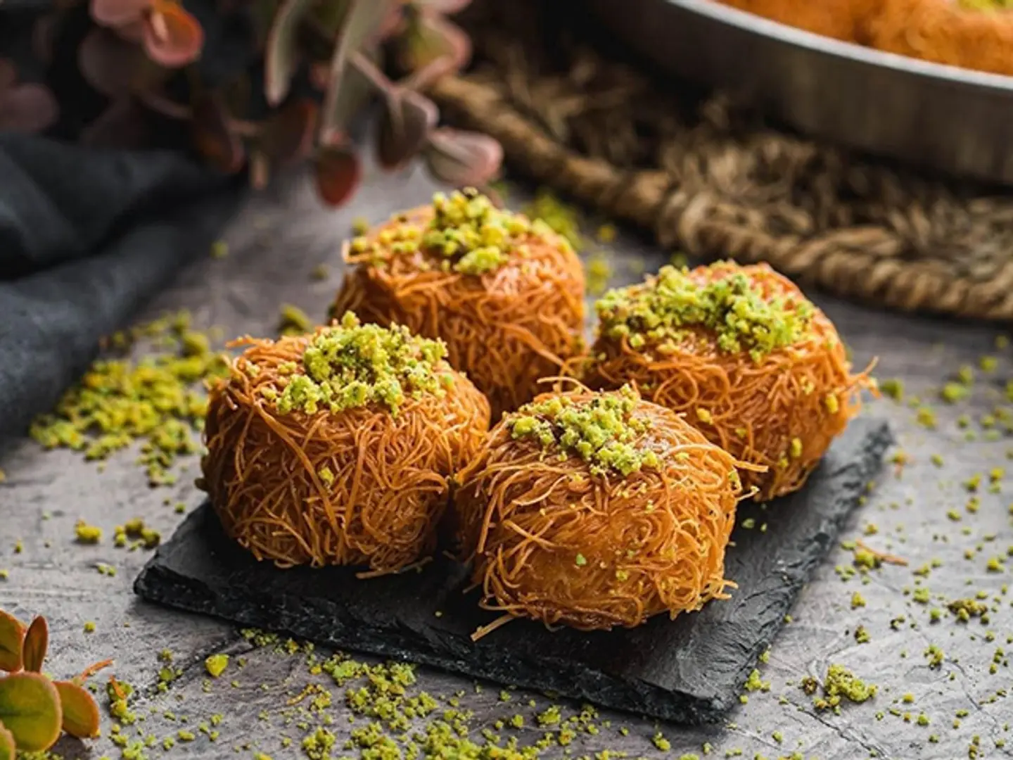 Kanafany Lugma With Pistachio - Medium