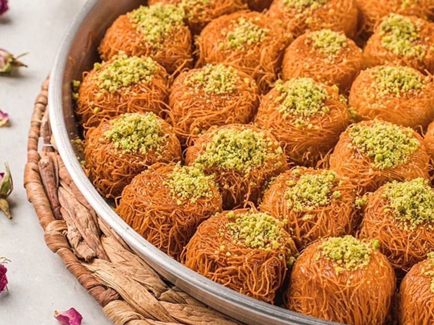 لقمة مشكل الكنفاني - وسط