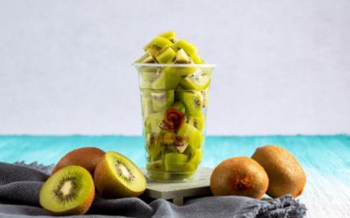 قطع كيوي - كوب