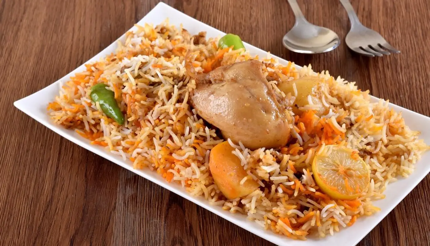 دجاجة كاملة عدني  - أرز شعبي