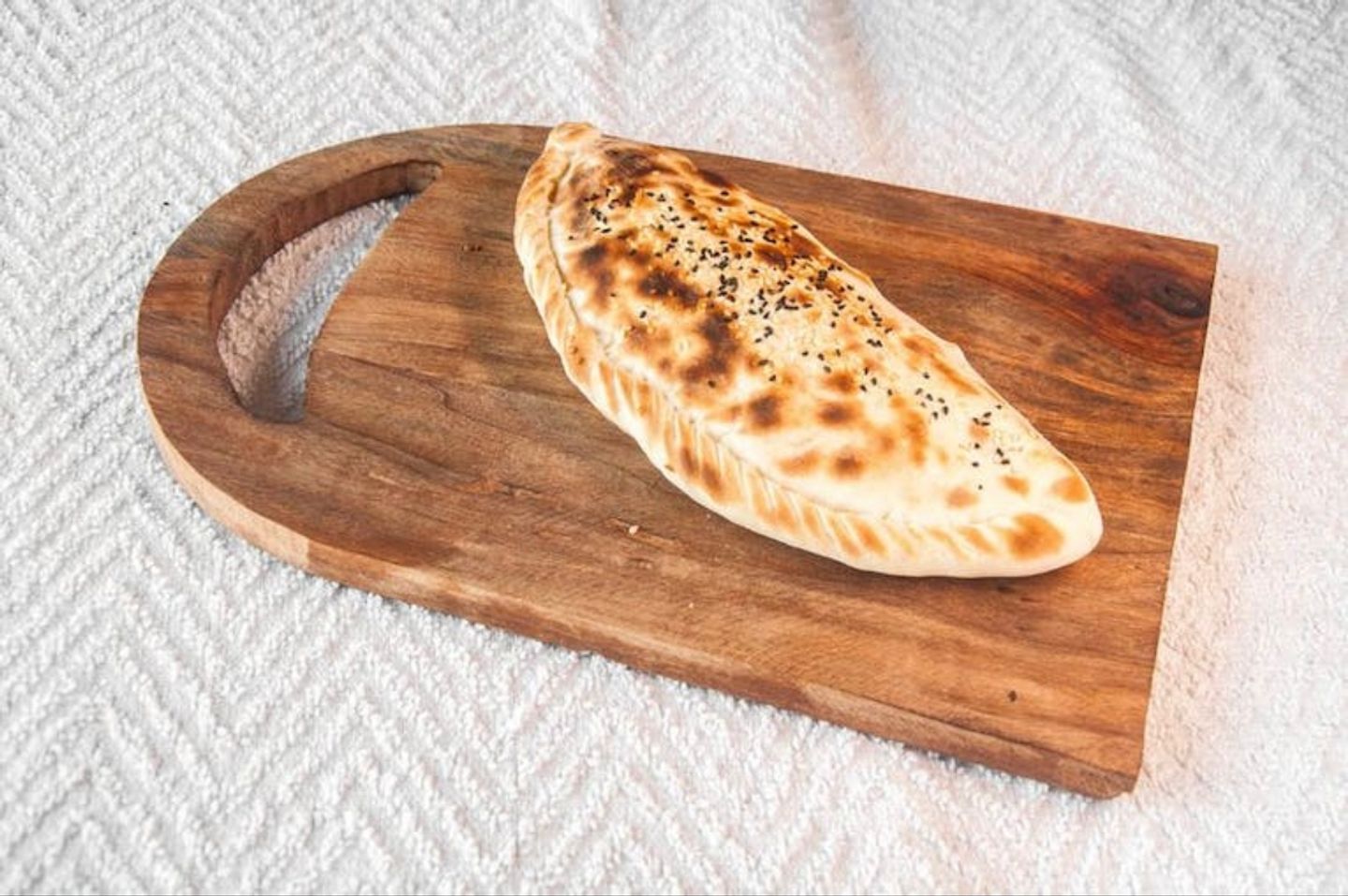 فطيرة نقانق +جبن  - صغير