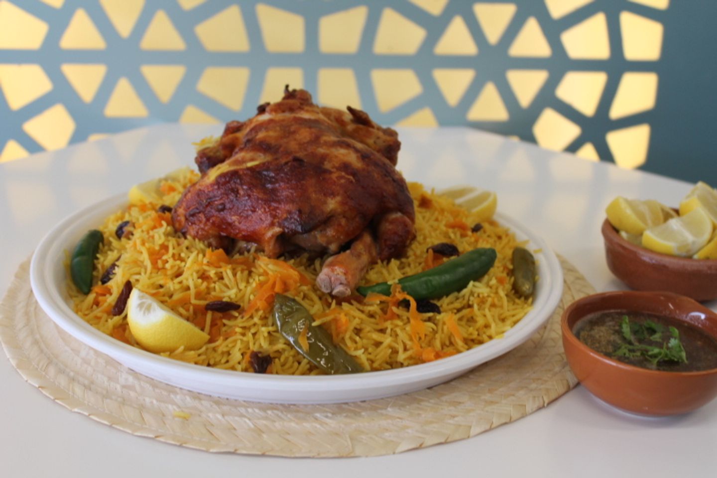 دجاج شواية مع أرز بخاري - دجاجة كاملة