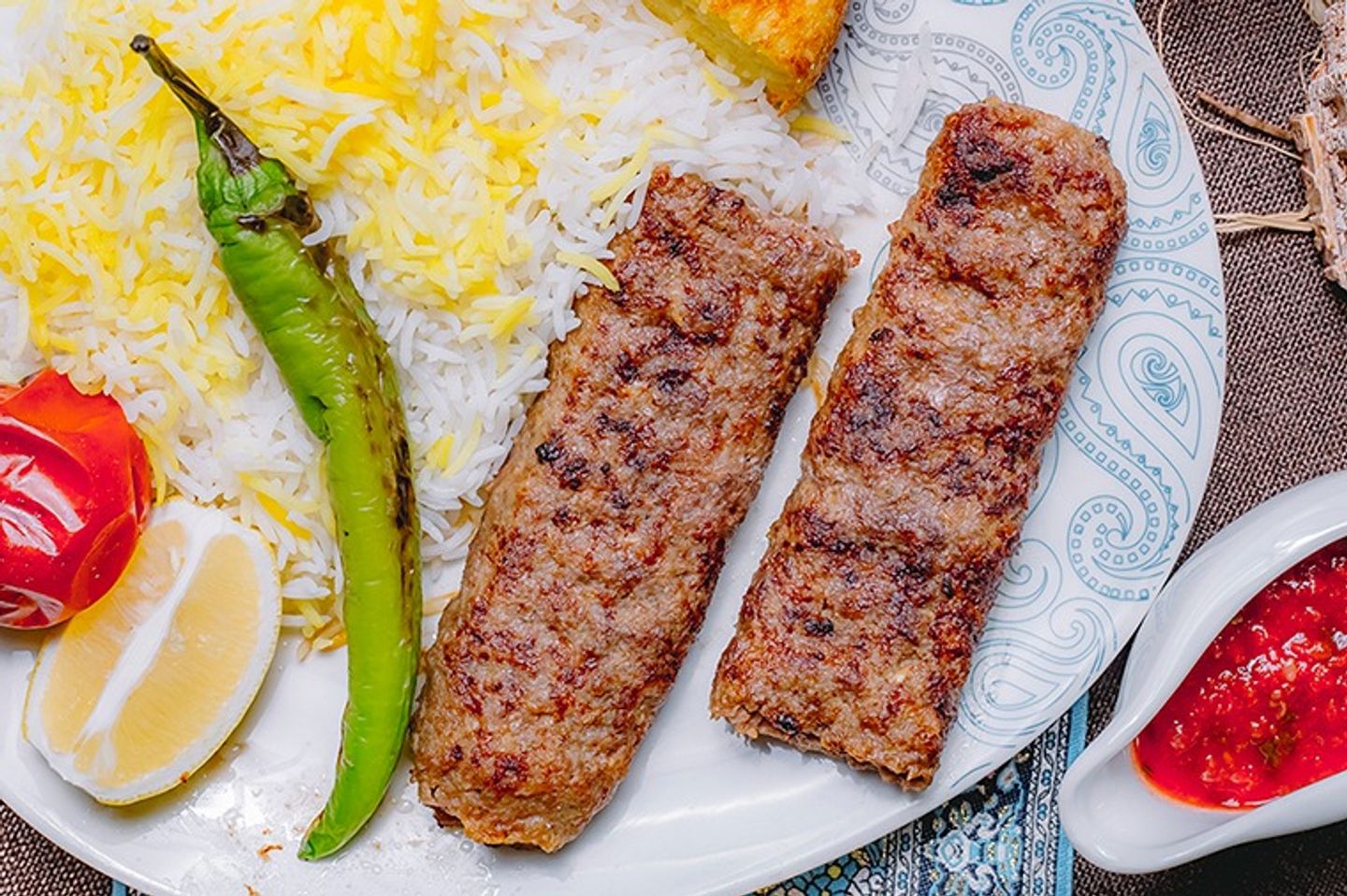 سيخين مشاوي مع الرز - سيخين أوصال اللحم مع الرز