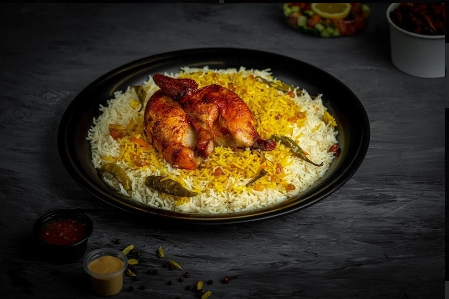 دجاجة شواية مع أرز شعبي - نص حبة دجاج