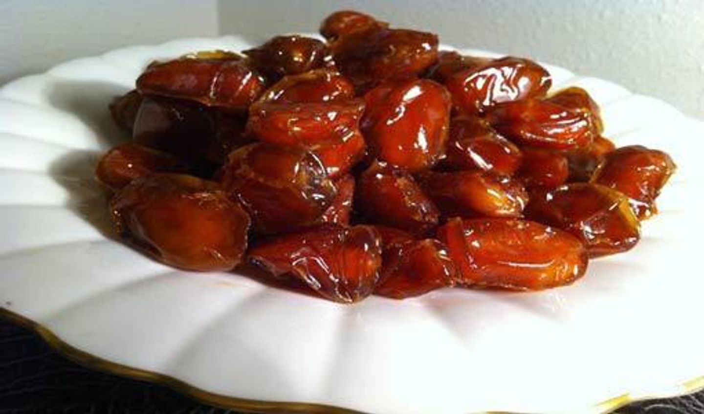 Khalas Dates Plate - Small