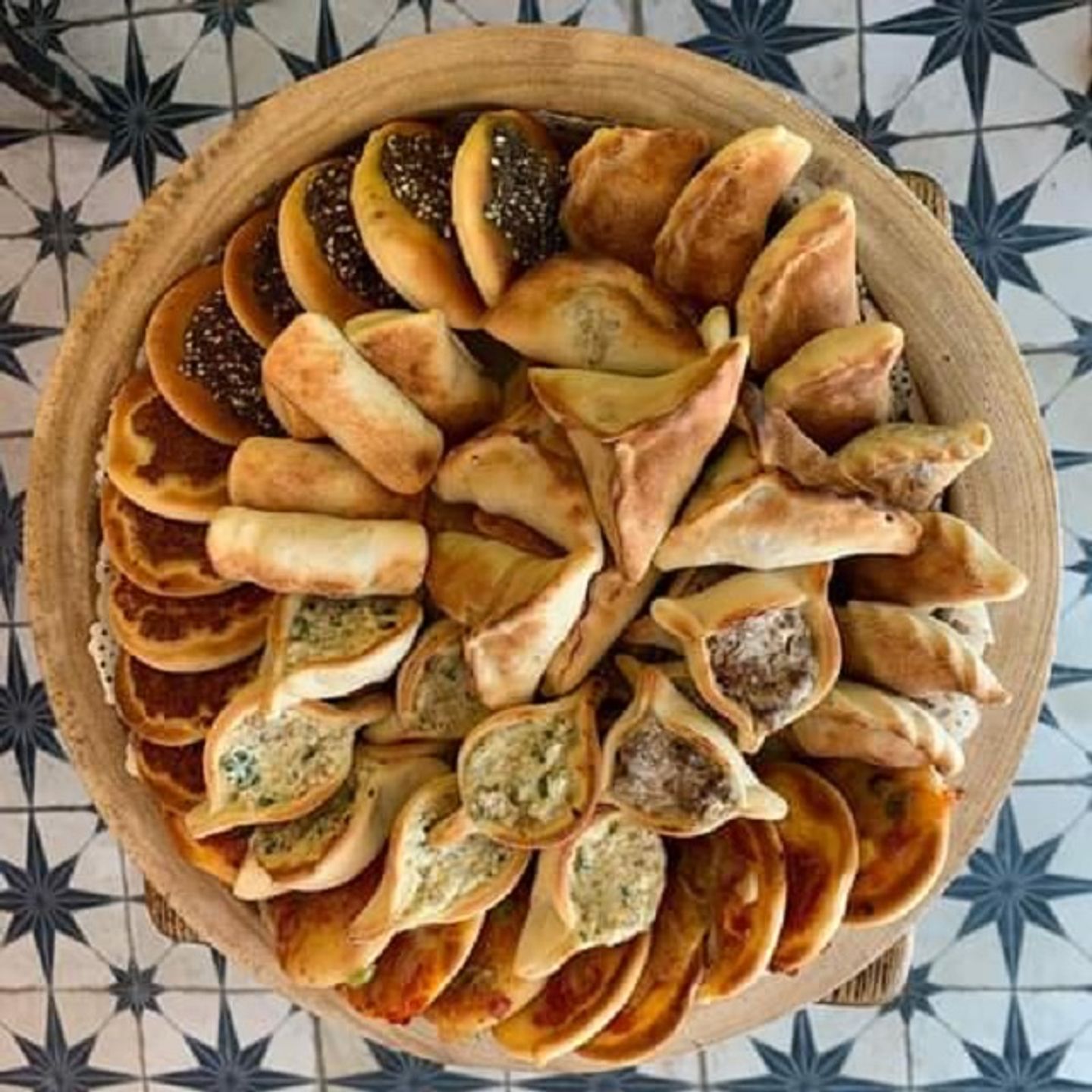 Pastries Dish - 17 Pieces