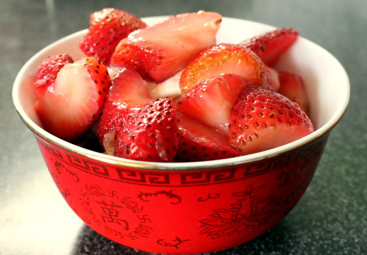 Strawberry Pieces - Medium Plate