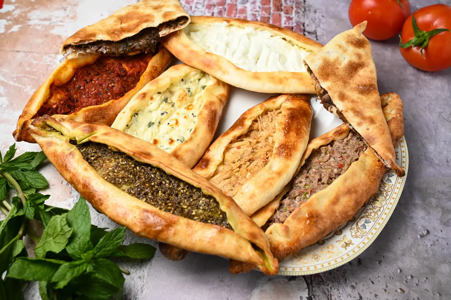 صحن فطائر مشكل -  وسط