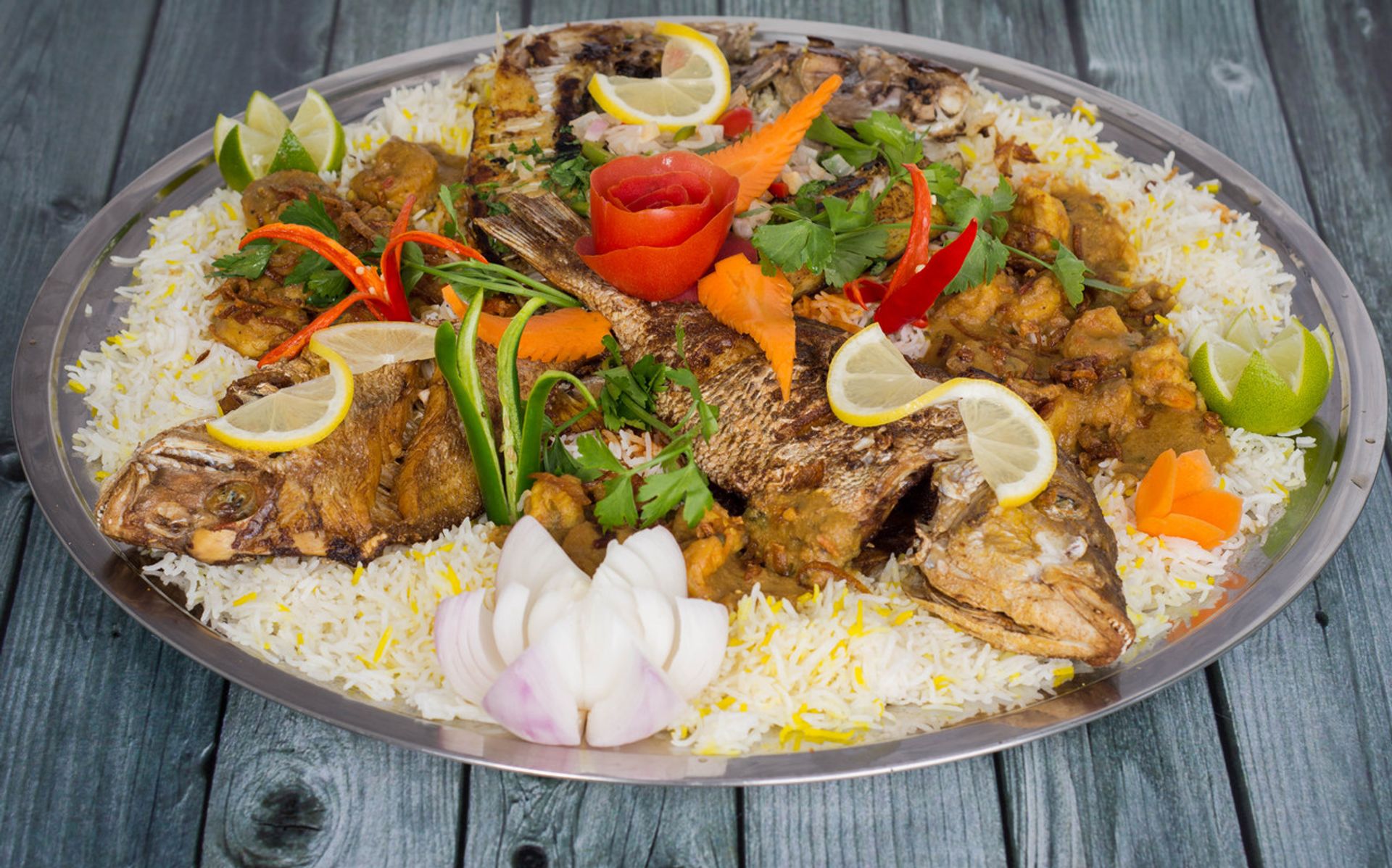 في اي بي - فاخر
