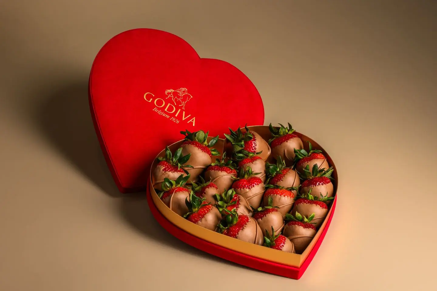 Chocolate Strawberry Coeur Box - 20 Pc