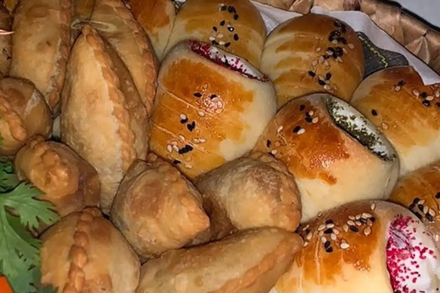 Assorted Pastries And Samosas - 10 Pieces