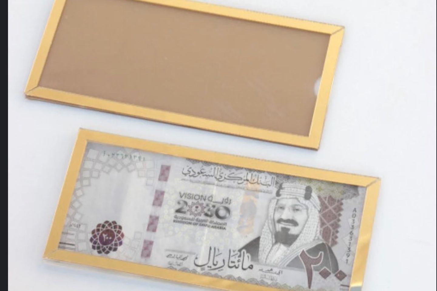 حامل فلوس اكرلك - مولود