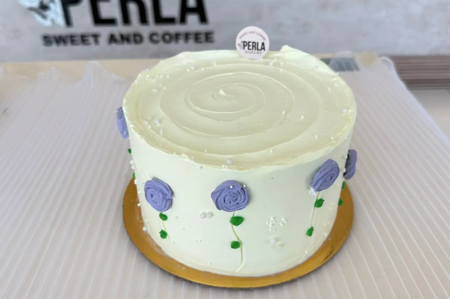 كيك بيرلا بحشوة الليمون والتوت - كبير