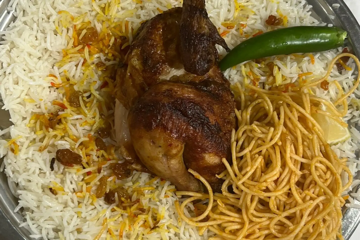 دجاج شواية مع ارز شعبي - حبة كاملة