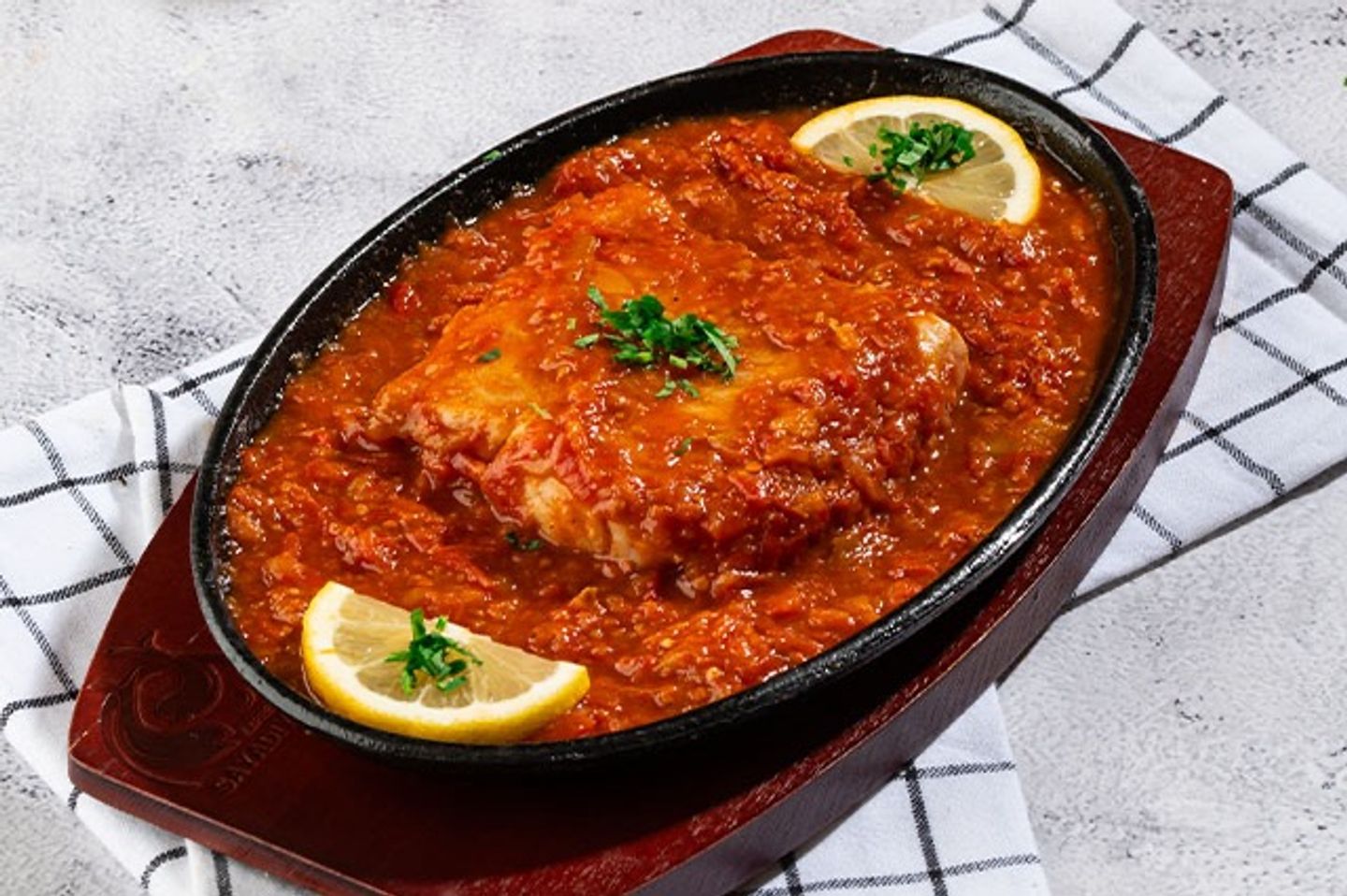 طاجن فيليه سمك - بالحمر