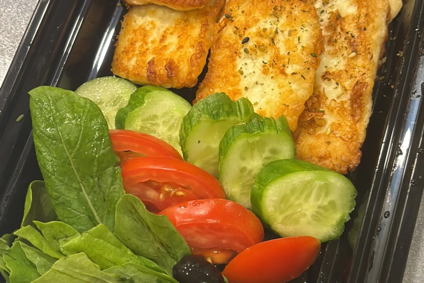 طبق جبنة حلوم محمرة - جبنة حلوم محمرة