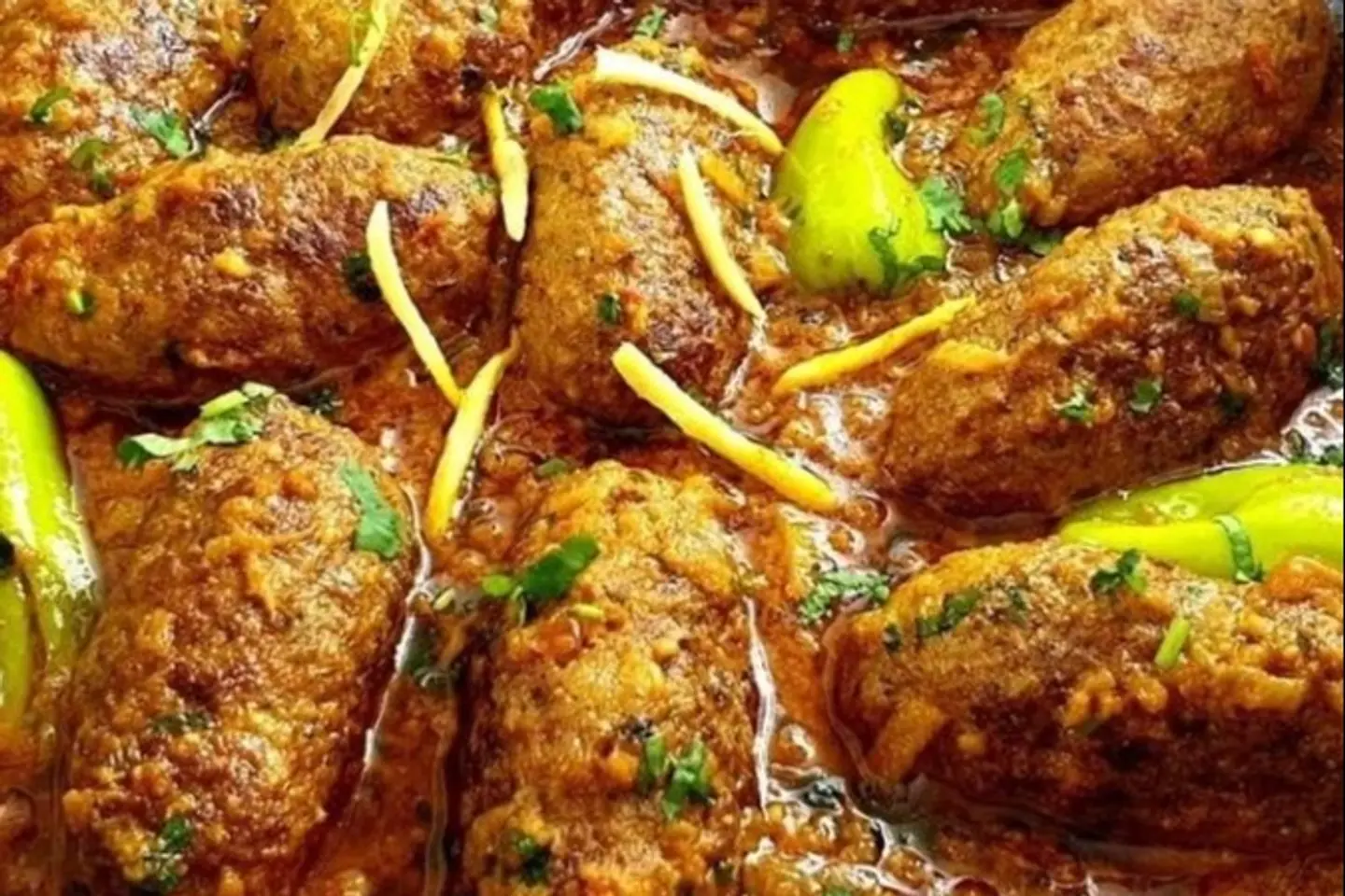 ريوايتي بيف غولا كراهي - نصف