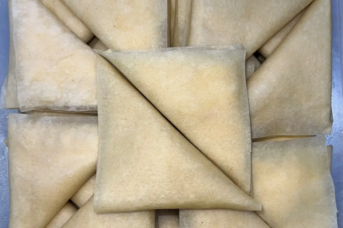 سمبوسة دجاج السلطان مفرزن  - بوكس وسط