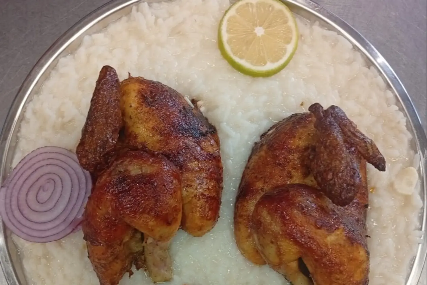 مضغوط رز سليق مع دجاج شواية - حبة رز سليق مع دجاج شواية