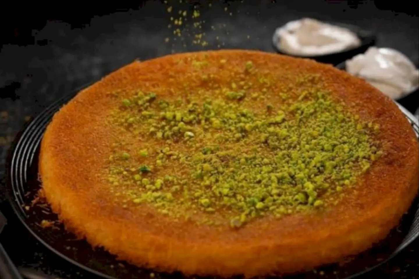 Nabolsia Kunafa With Cream - Medium 2 Person