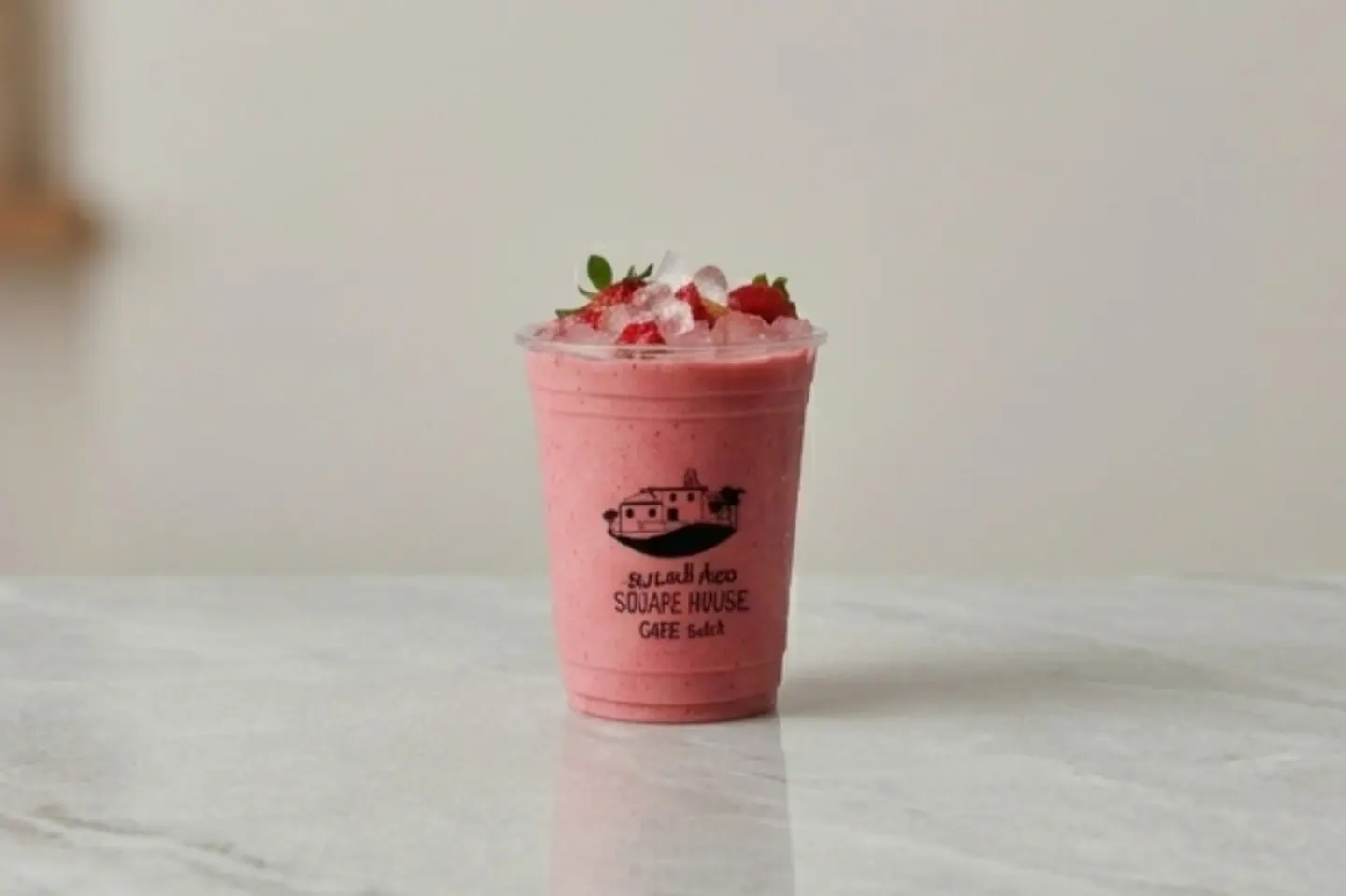 سموذي فراولة - وسط