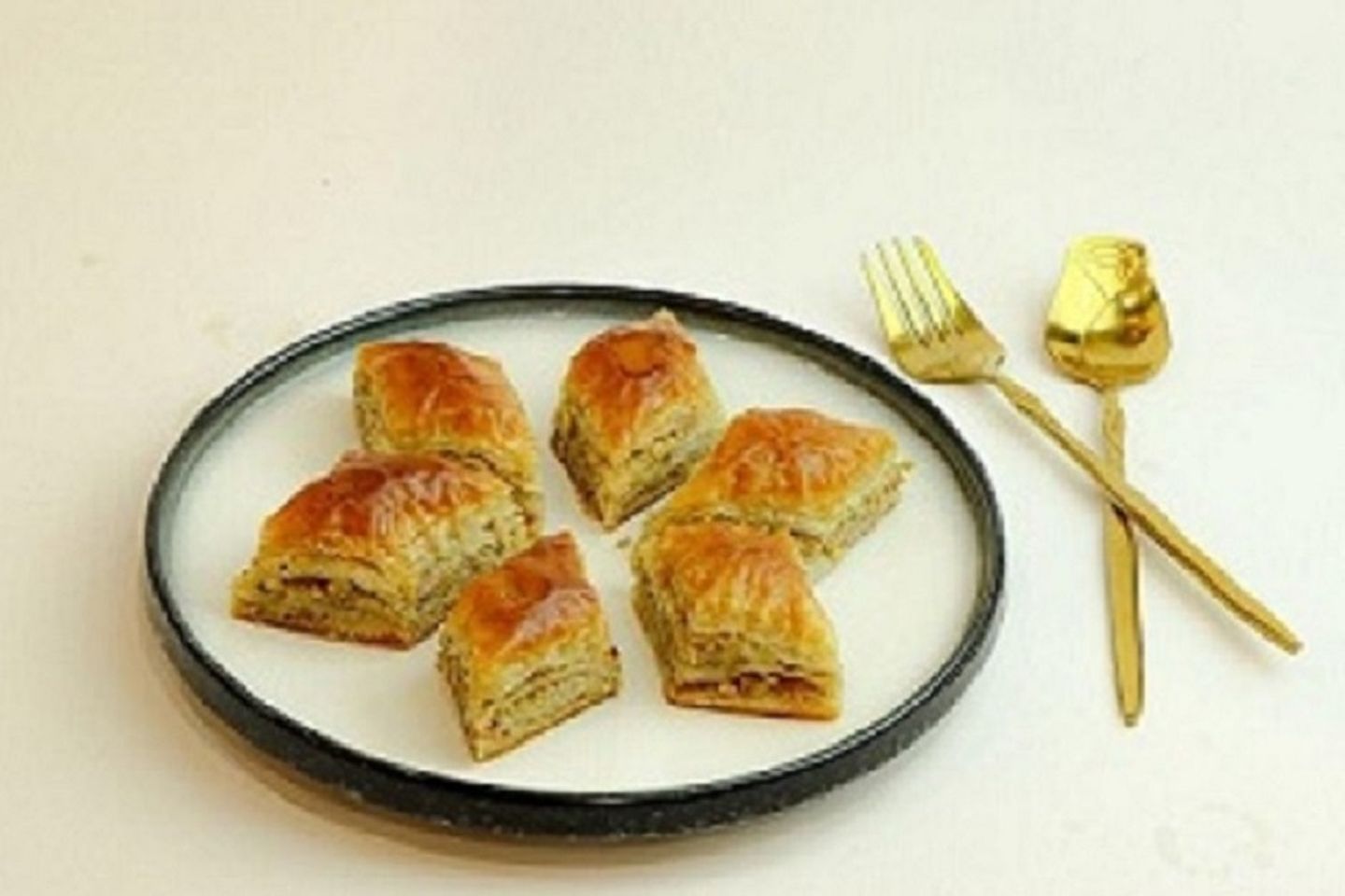 بقلاوة اسطنبولية جوز - نص كليو