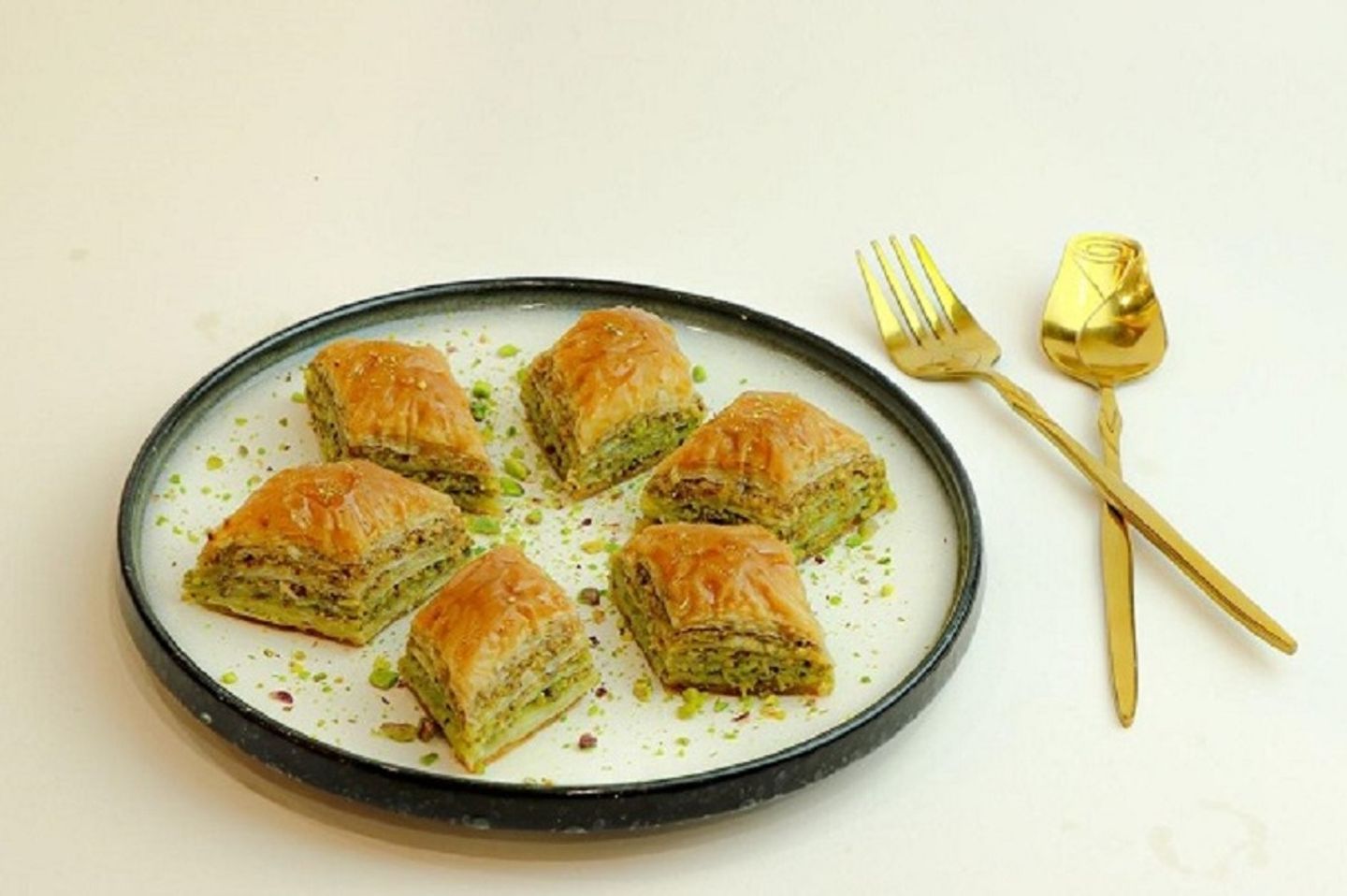 بقلاوة اسطنبولية فستق - نص كليو