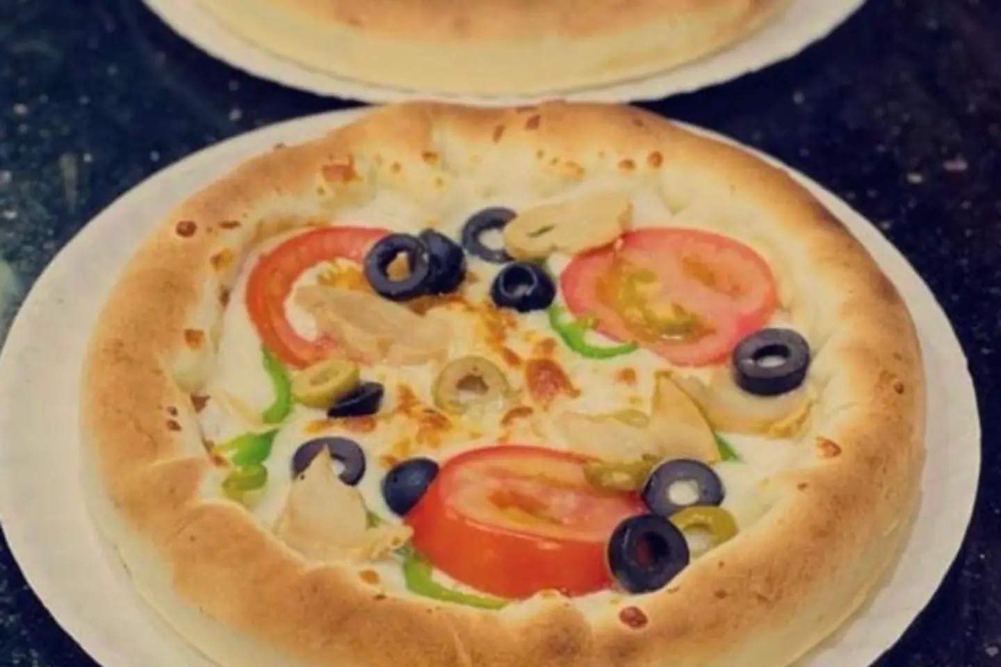 بيتزا اطراف الجبن - صغير