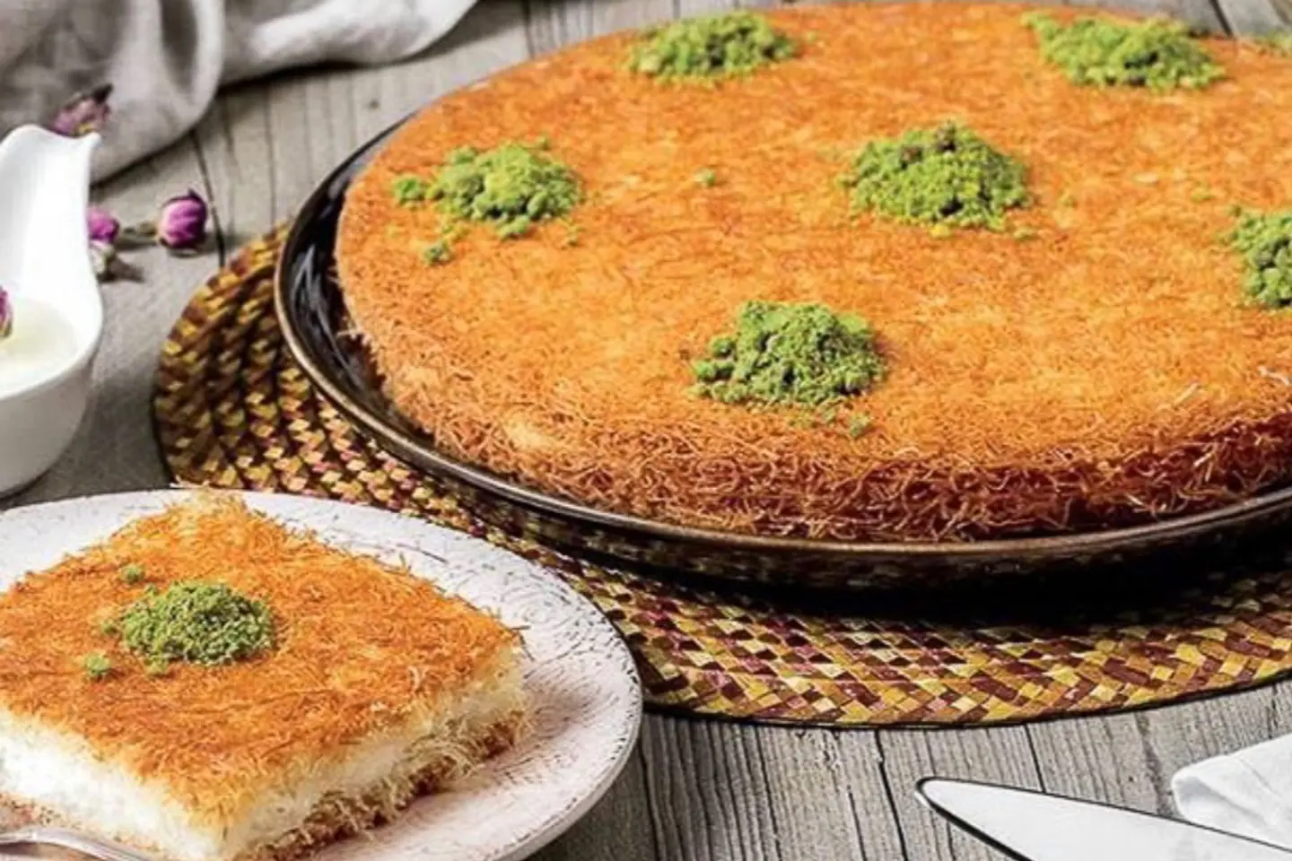 كنافة بين نارين جبنة - وسط