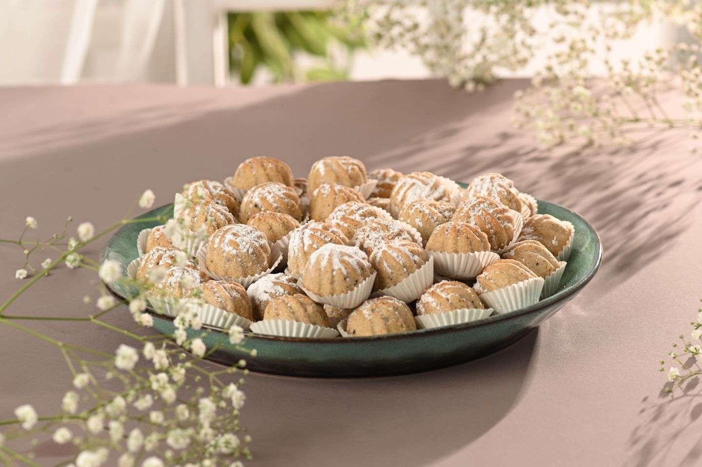 Ma'amoul Hegazy In A Ceramic Dish - 800 Grams Ma'amoul Hijazi   Medium Size