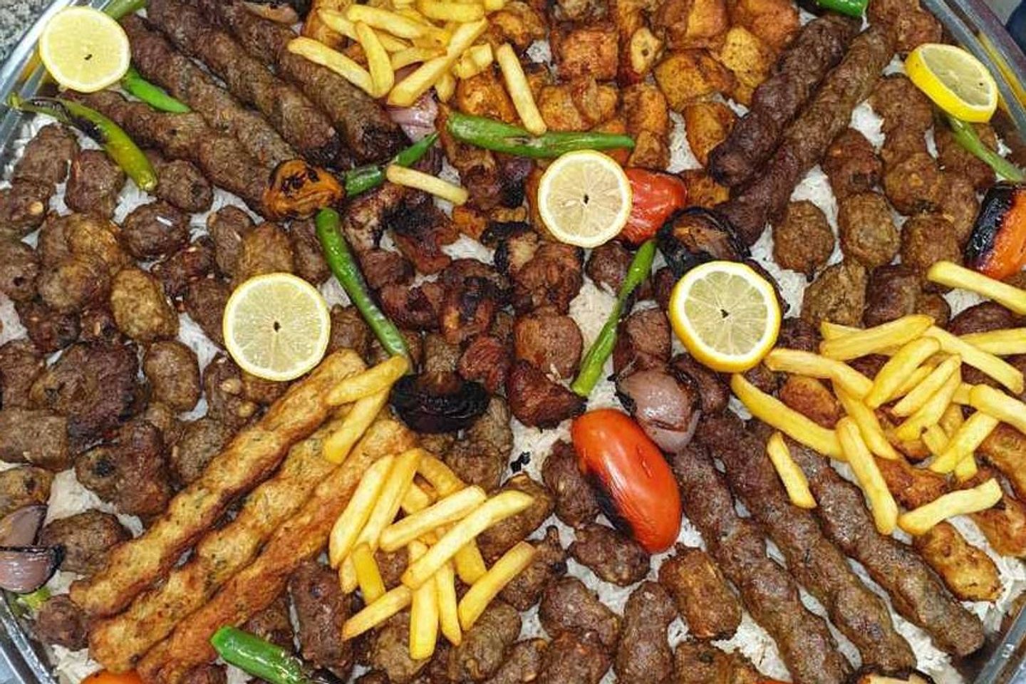 صينية مشكل دجاج  - 16 سيخ مشكل دجاج مع الأرز