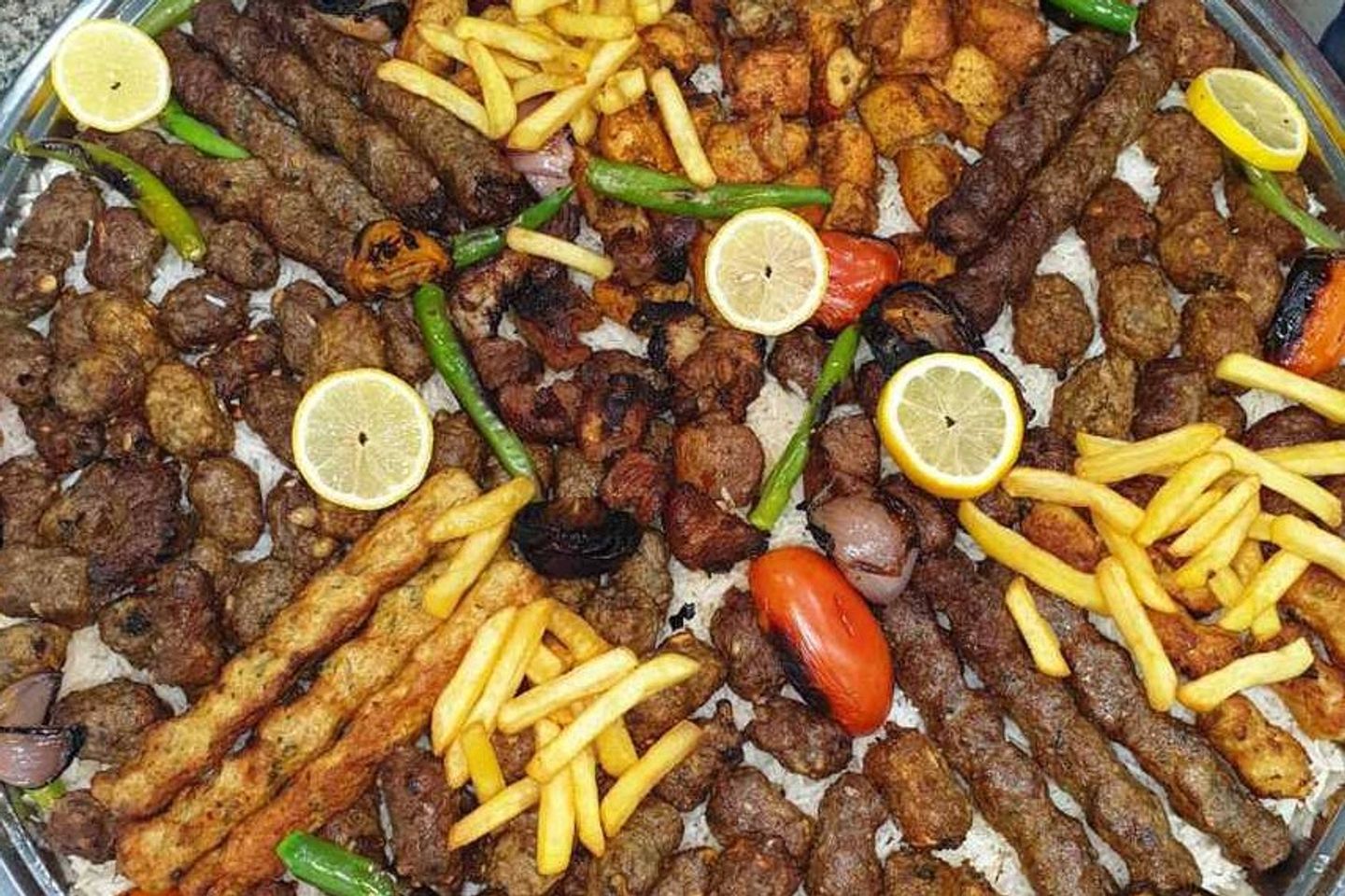 مشكل لحم  - 16 سيخ مشكل لحم مع الأرز