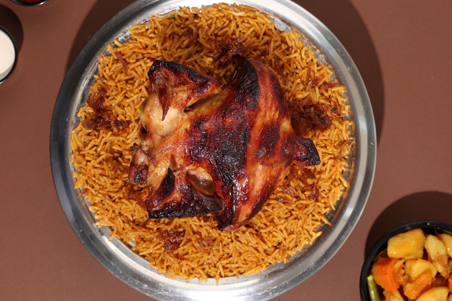 دجاج شواية مع أرز أحمر - نص حبة دجاج