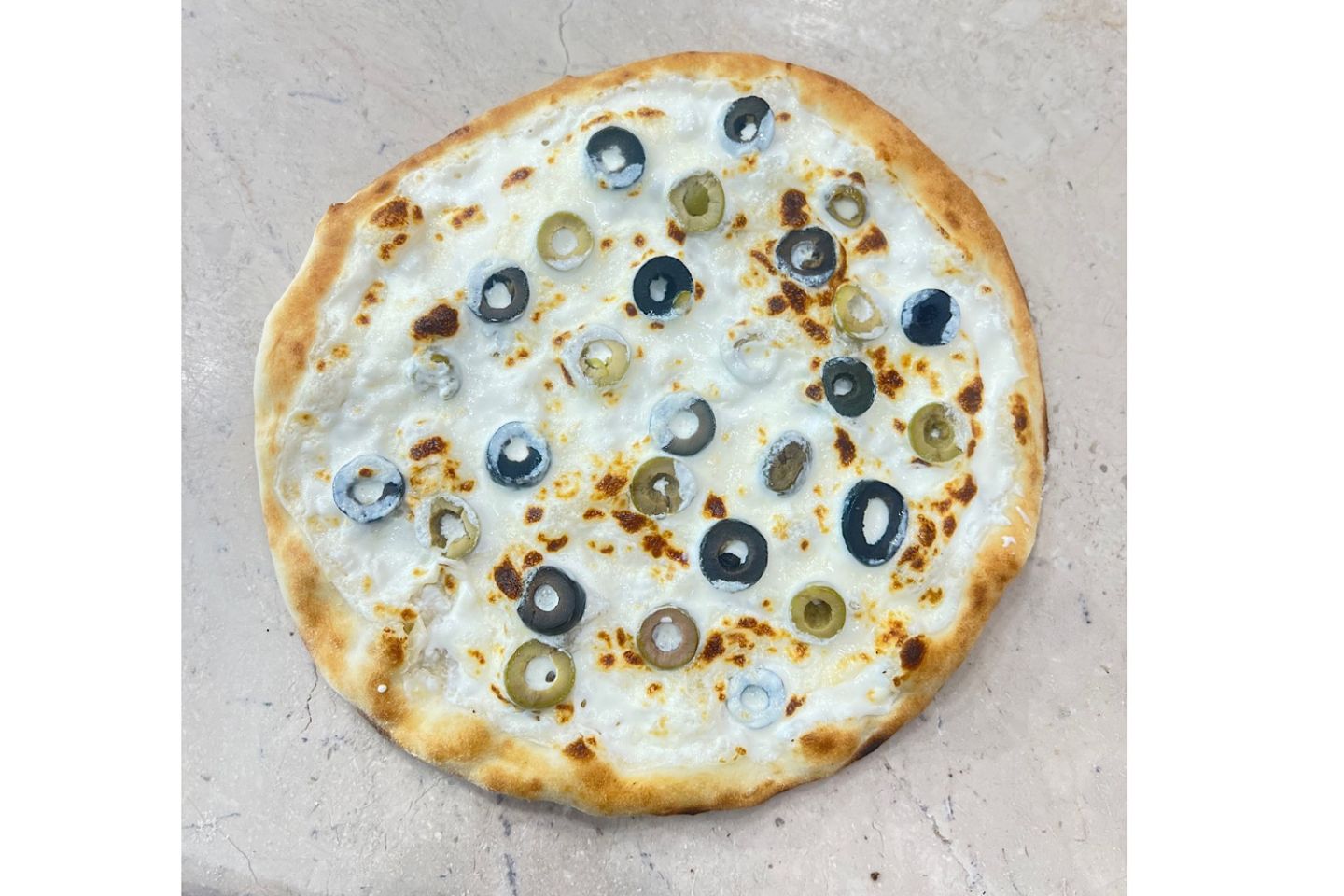 فطيرة جبن زيتون - وسط