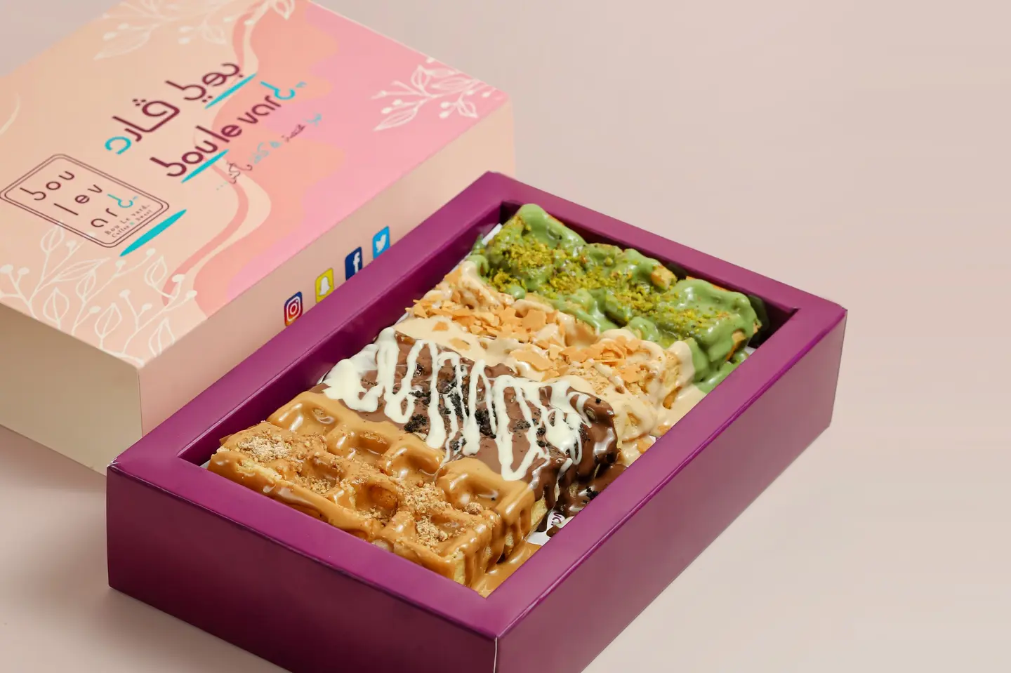 وافل بالفواكه المميز - صغير