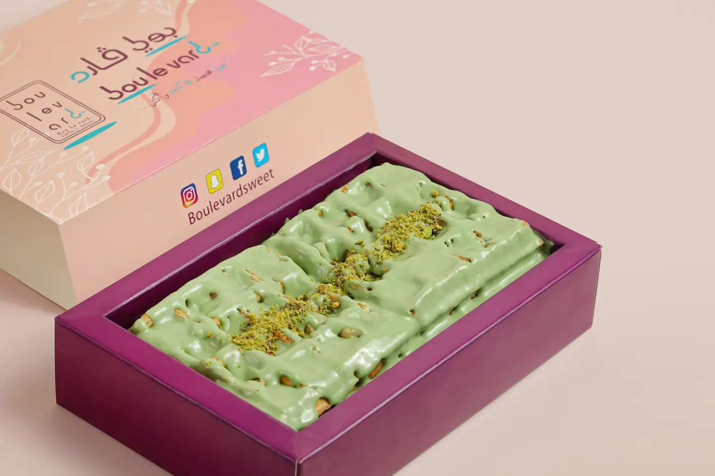 وافل بيستاشيو اللذيذ - وسط