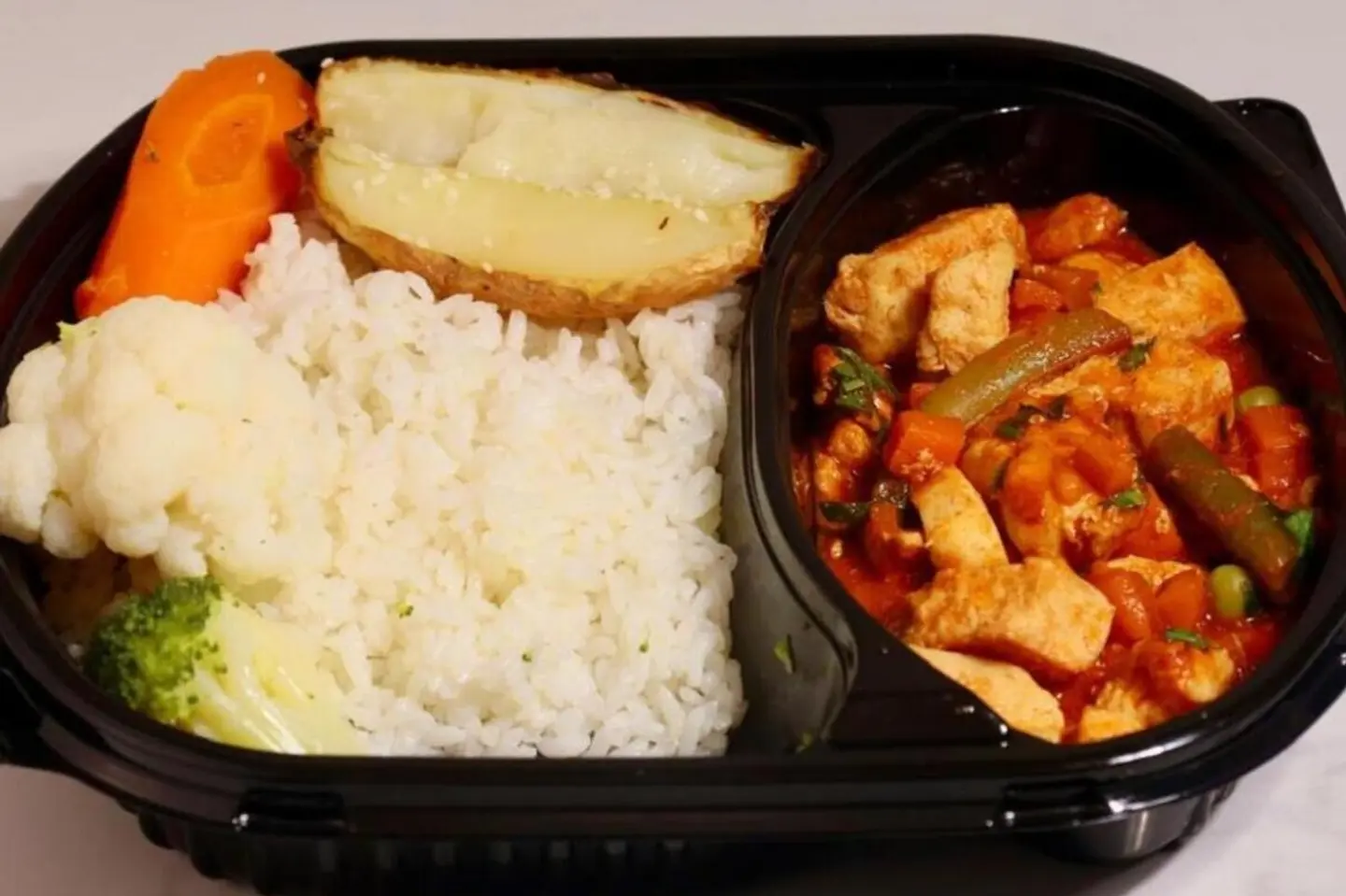 دجاج مع الخضار المشكل - مائتي غرام