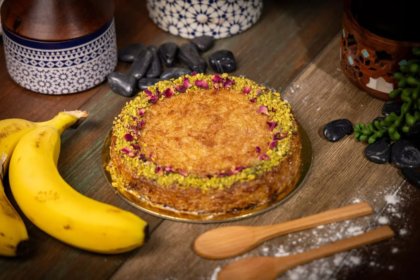 كنافة بالقشطة وموز - وسط مع الشوكلاتة