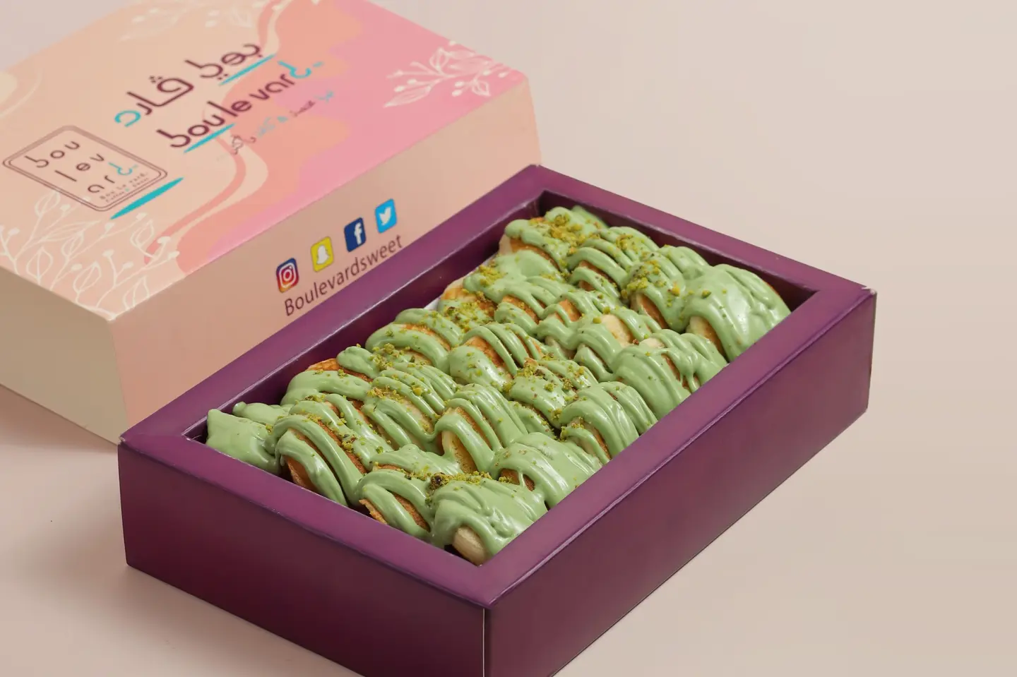 بان كيك بستاشيو - وسط